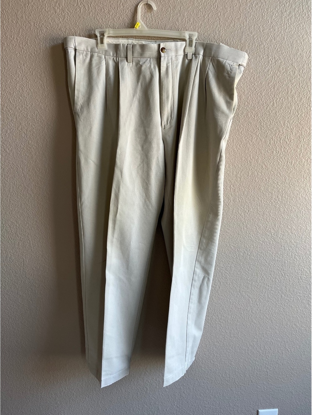Roundtree & Yorke Men's 40x31 Beige Cotton Easy Care Dress Pants with Minor Hemr